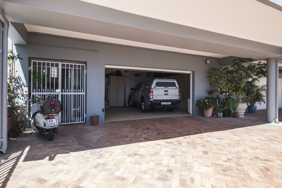 3 Bedroom Property for Sale in Sea Point Western Cape